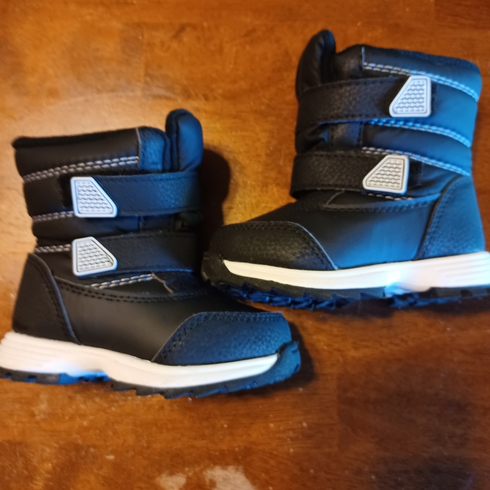 High-Top Black and White Boots with Velcro Straps - Picture 2 of 4